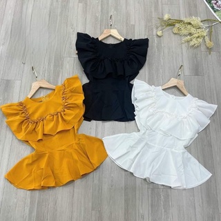 Áo sơmi sát nách viền bèo.