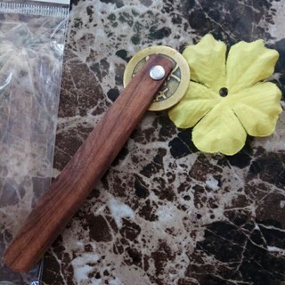 Dụng cụ cạo gió .