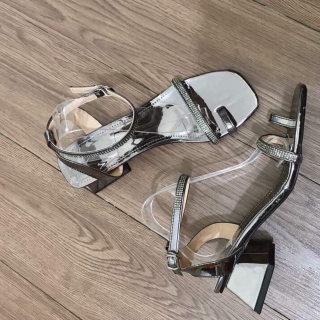 Dép xỏ ngón
