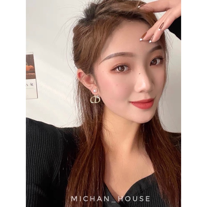 Hoa tai đính ngọc trai nhân tạo sang trọng, cá tính