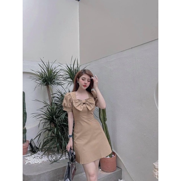 Váy cổ vuông nơ ngực dáng chữ A