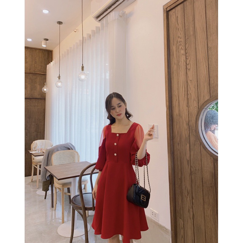 VÁY ĐỎ PHỐI TAY LƯỚI CỔ VUÔNG