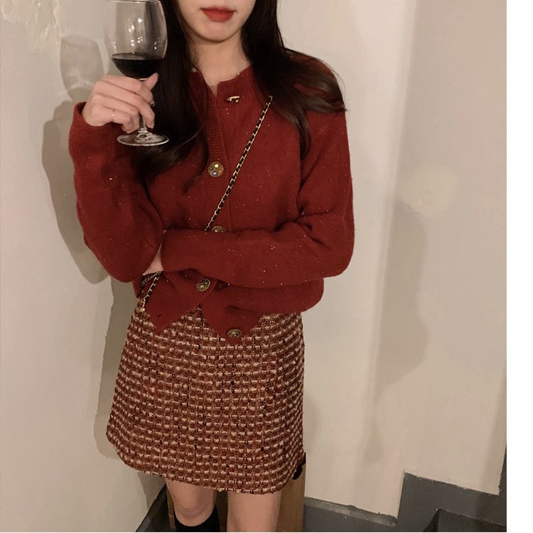 [Mã FADIRECT20 giảm 20K đơn 150K] Chân váy mini caro vải tweed đỏ - V664 | BigBuy360 - bigbuy360.vn