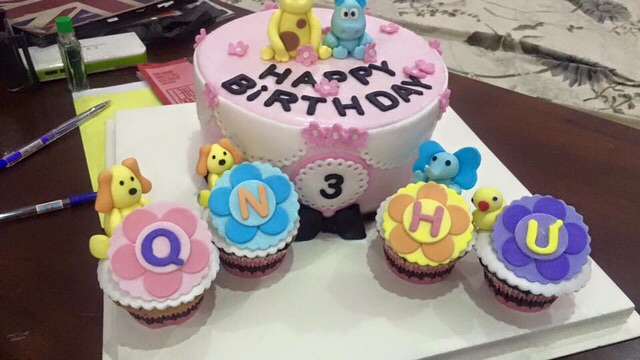 Bánh cupcake trang trí kem tươi,kem bơ và fondant(kẹo đường dẻo)