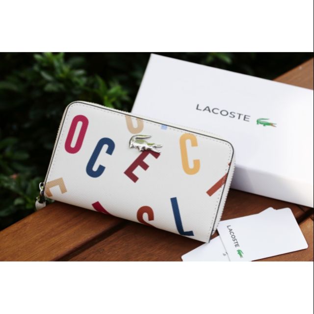 Ví Lacoste