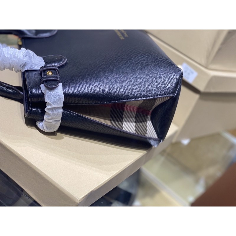 Túi tay cầm BUBERRY BANNER