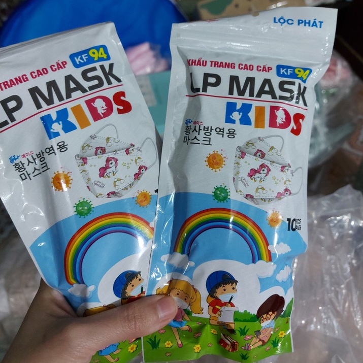 Túi 10 chiếc Khẩu trang KF94 khẩu trang kháng khuẩn 4 lớp cho trẻ em từ 3-12 tuổi (Giao ngẫu nhiên)