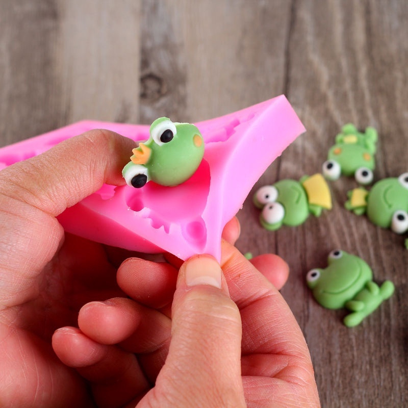 Khuôn Silicone Làm Bánh Hình Chú Ếch Độc Đáo