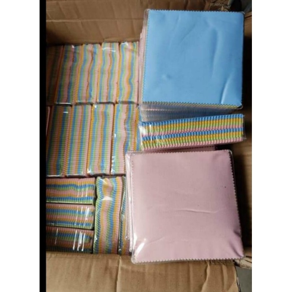 Khăn Lau Kính Cận Trống Bán Hơi Nước khi đeo khẩu trang