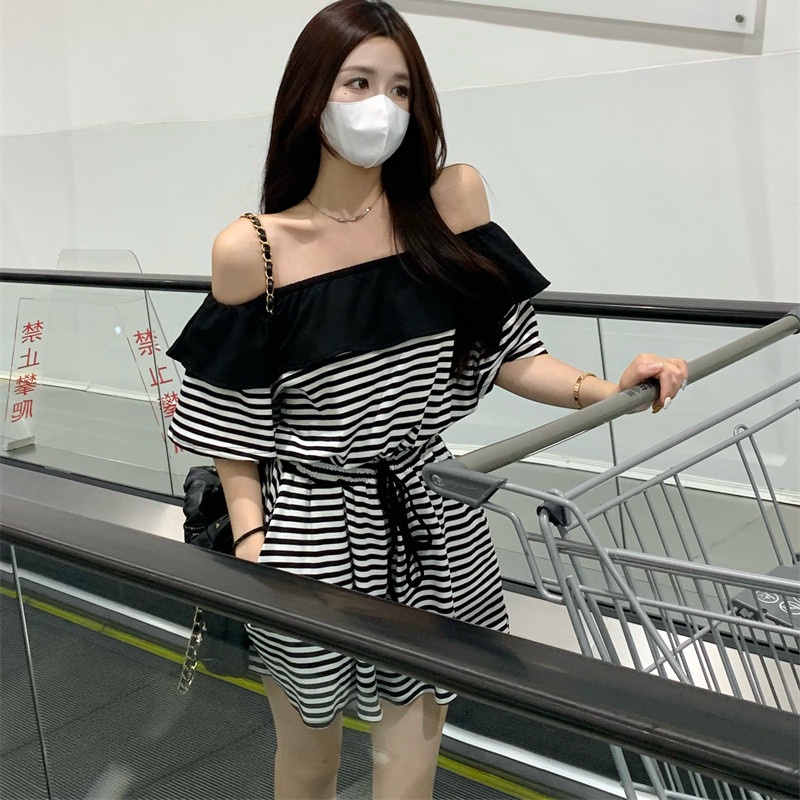 Jumpsuit Dáng Rộng Hoạ Tiết Kẻ Sọc Thiết Kế Hợp Thời Trang Cho Phái Nữ