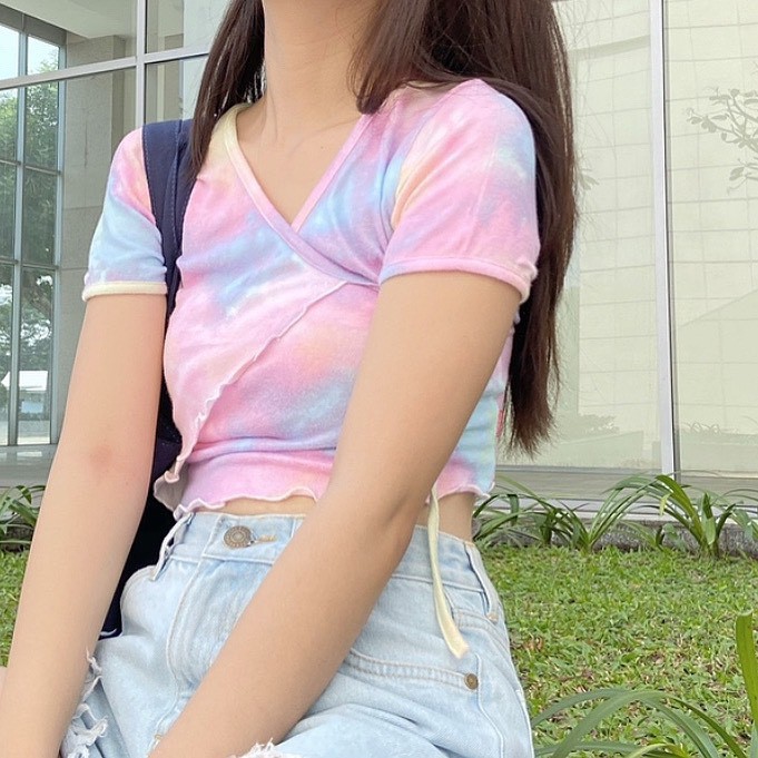 Usthebasic - Áo croptop Tie-dye kiểu Lettuce-edge Wrap