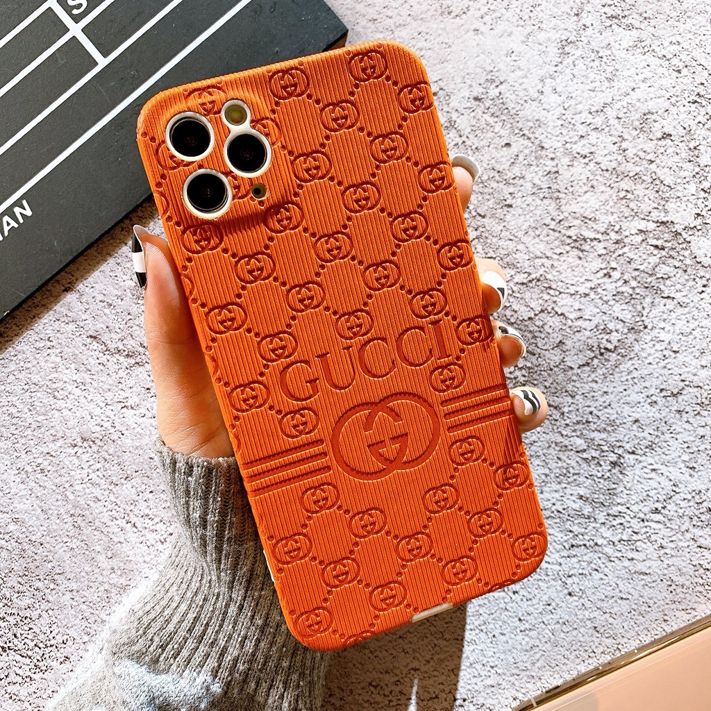 ỐP LƯNG DA DẬP NỔI FULL VIỀN BẢO VỆ CAMERA DÀNH CHO IPHONE GUCCI - N2772