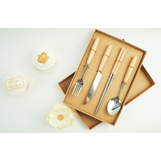 Bộ dụng cụ ăn cán gỗ 4 món