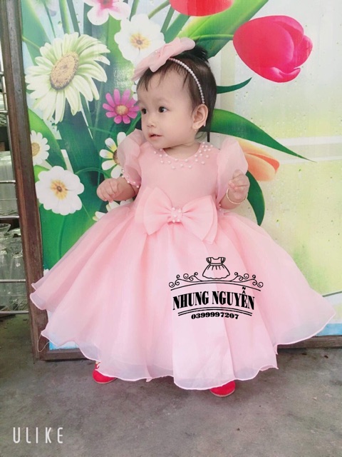 Váy công chúa màu hồng