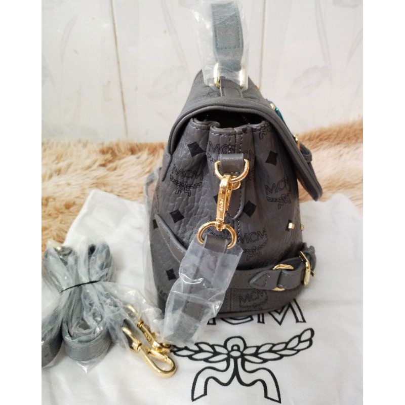 Túi xách tay đeo chéo MCM