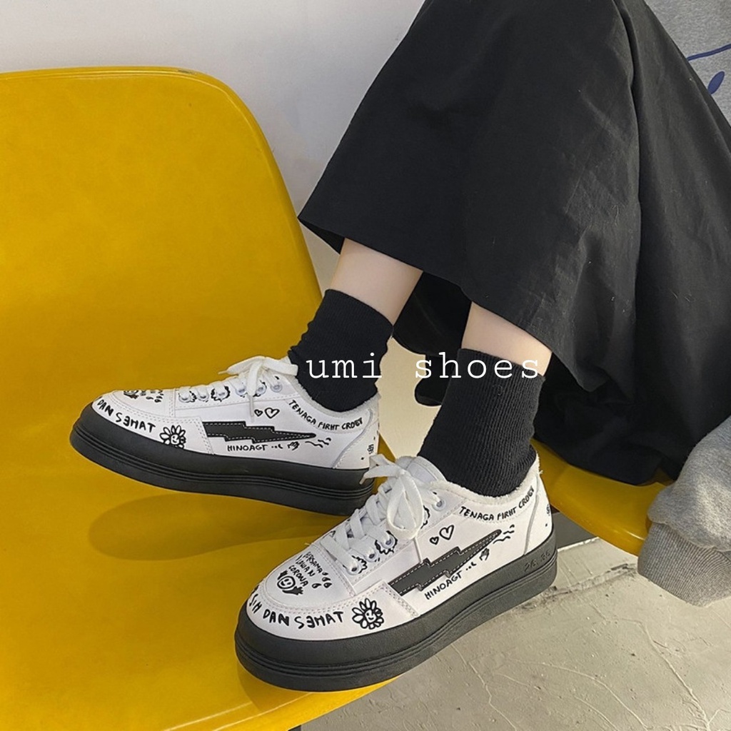 Giày thể thao nữ ulzzang vẽ tay Custom GRAFFITY hot mới chữ kí đẹp đế bánh mỳ độn cao 4cm màu đen trắng