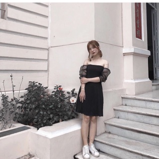 Váy trễ vai tay voan