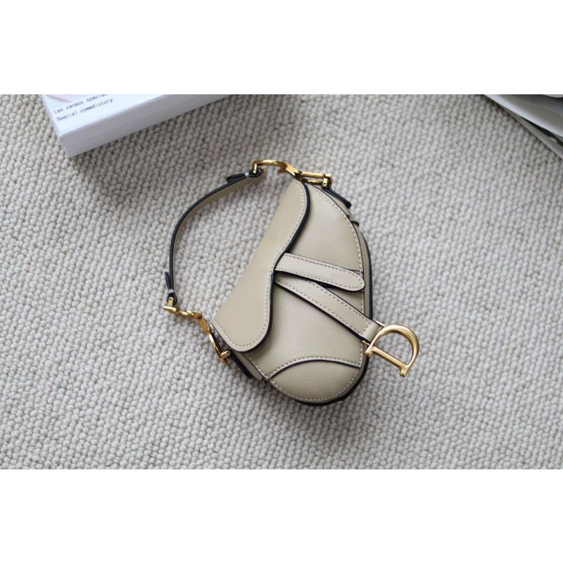 Túi xách Dr nhỏ xinh.