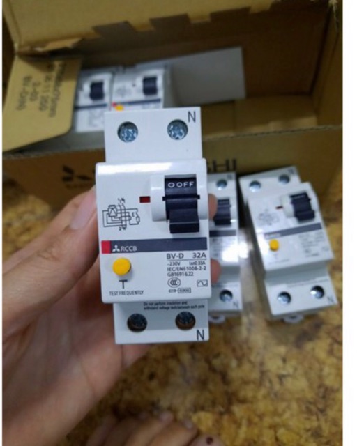 Atomat chống giật 1 pha RCCB giá bán 1 cái