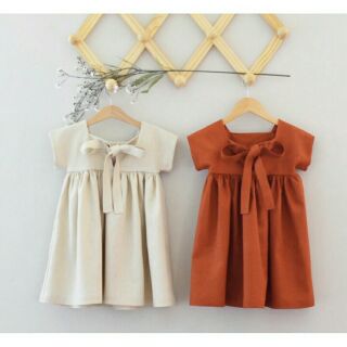 Váy vintage dây cột cho bé gái