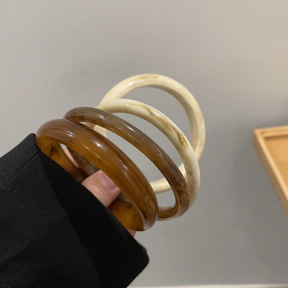 Vòng Đeo Tay Bằng Nhựa Acrylic Dày Họa Tiết Mực In Màu Hổ Phách Phong Cách Vintage