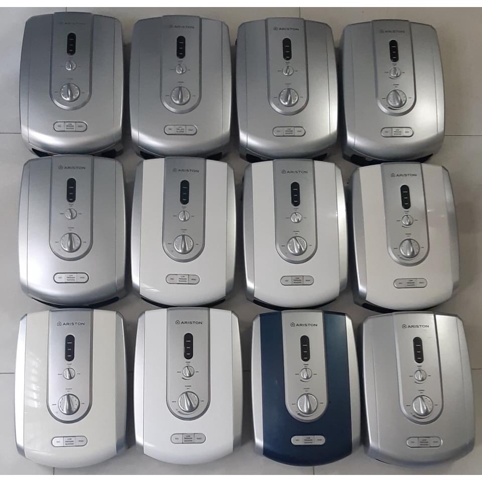 Máy tắm nóng Ariston có bơm