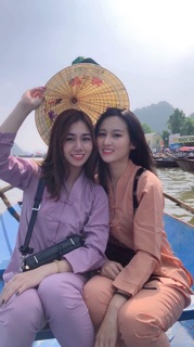 Bà lai tim thêu sen