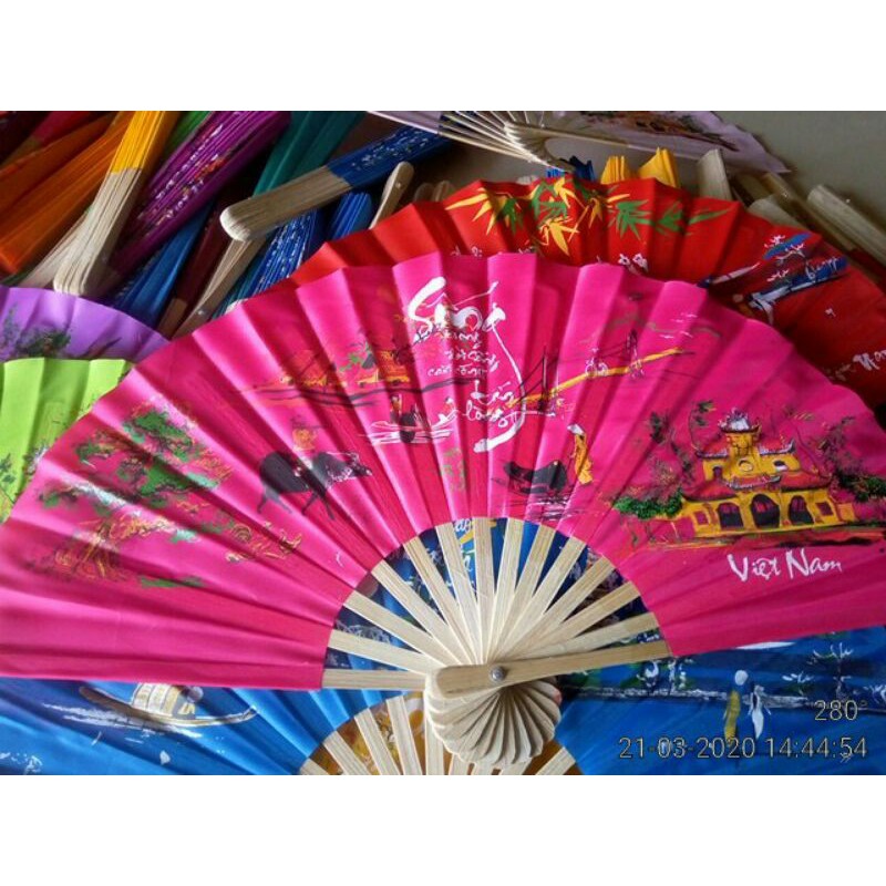 Quạt vải thư pháp đủ màu