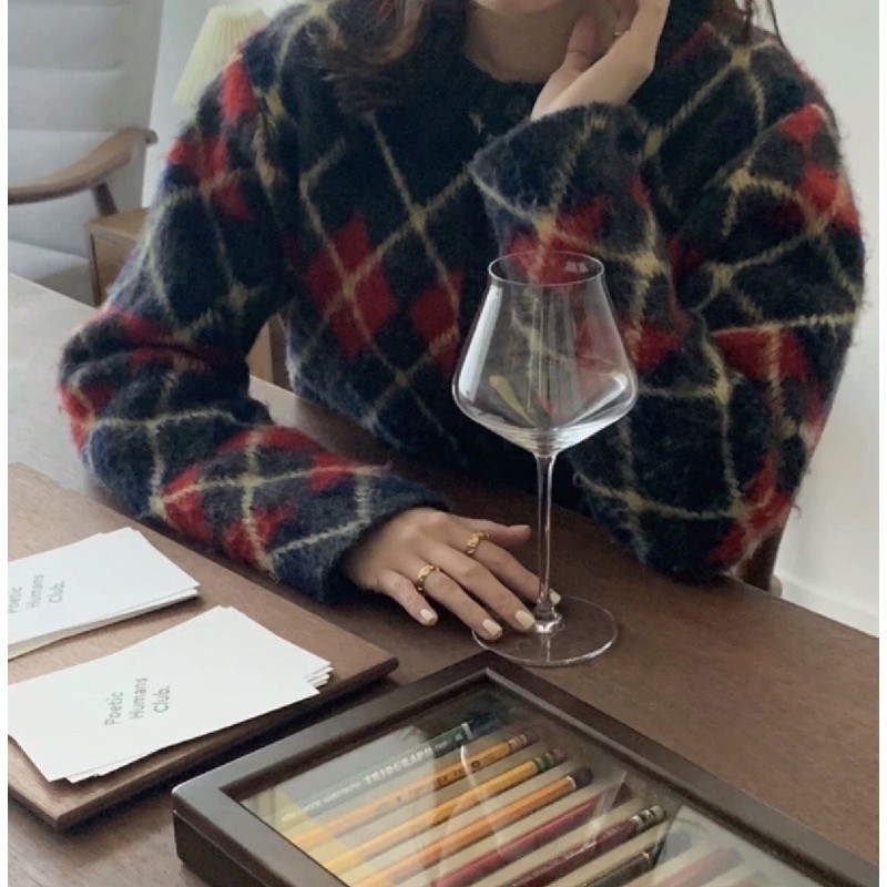 Áo cardigan trong phim bạn cùng phòng tôi là Gumiho