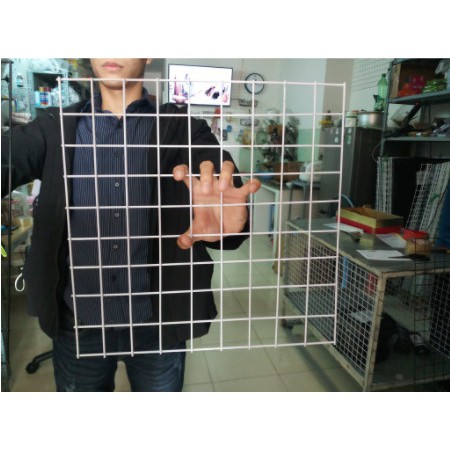 Khung lưới trang trí 40x40cm cọng 3.5li, ô mắt 5cm, màu trắng hoặc đen