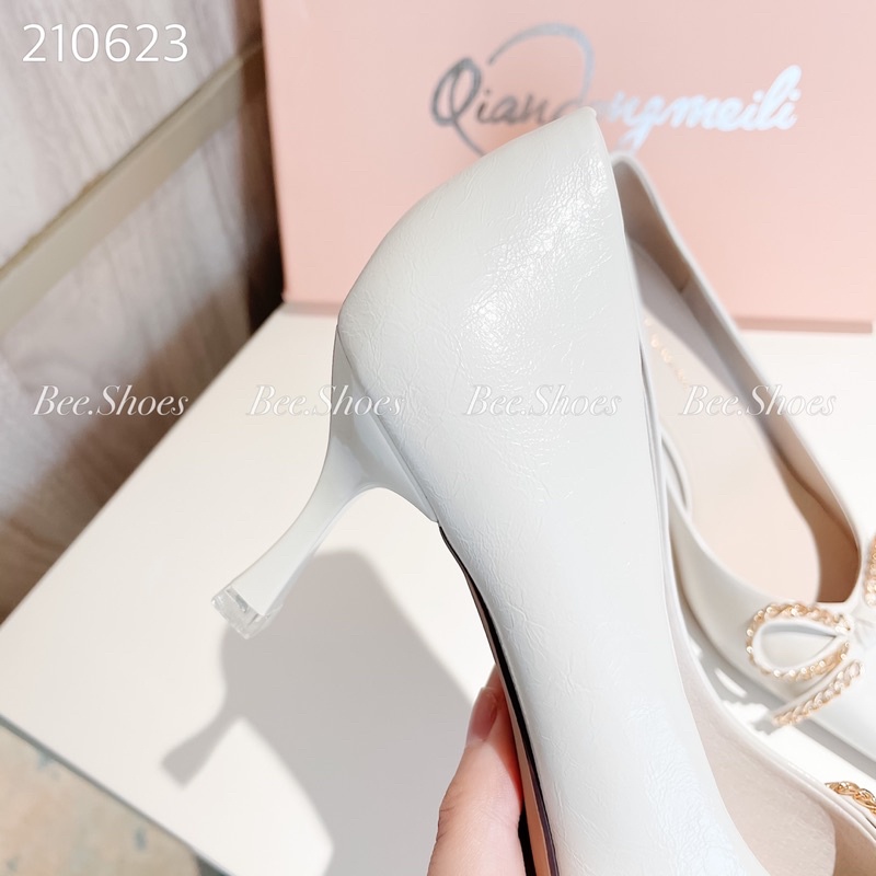 BEESHOES - GIÀY CAO GÓT BEESHOES DA MỀM ĐÍNH NƠ XÍCH GÓT NHỌN CAO 9 PHÂN SẴN MÀU ĐEN KEM 210623
