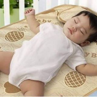 Chiếu lụa điều hòa kèm gối cho bé