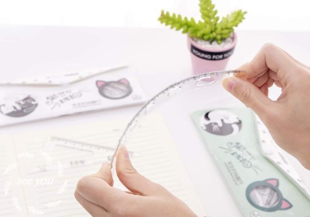 Bộ Dụng Cụ Học Tập Hình Bơ Hoa Cúc Túi Bấm 4 Món Thước Kẻ, Eke, Đo Độ Nhựa Cứng Xịn