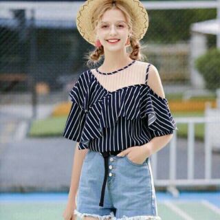 Áo kiểu lệch vai kẻ đen