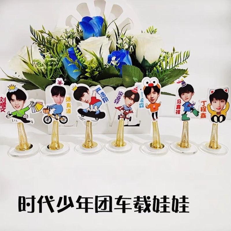 Standee tượng lò xo TNT