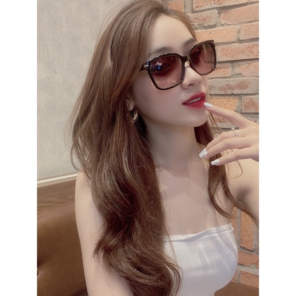 Kính HM xước nhẹ còn 180k có mail mua hàng