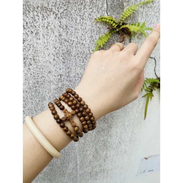 Chuỗi trầm tốc vườn mix charm thánh giá quấn 5 vòng tay