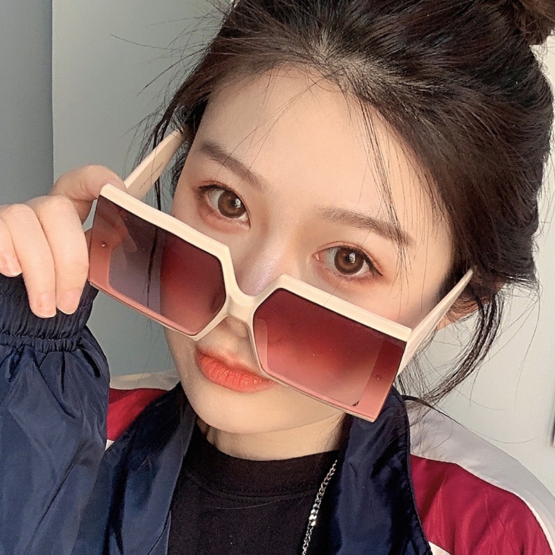 Kính mát nữ gọng lớn, kiểu dáng hiện đại chống tia UV - KM71