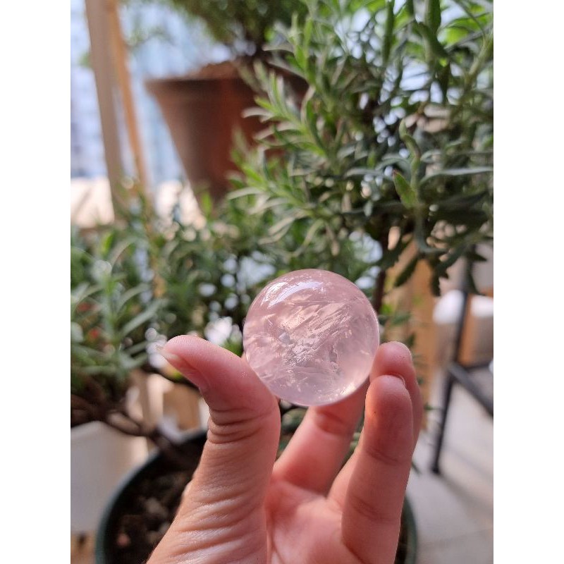 Viên bi cầu thach anh hồng chất đẹp kèm đế | BigBuy360 - bigbuy360.vn