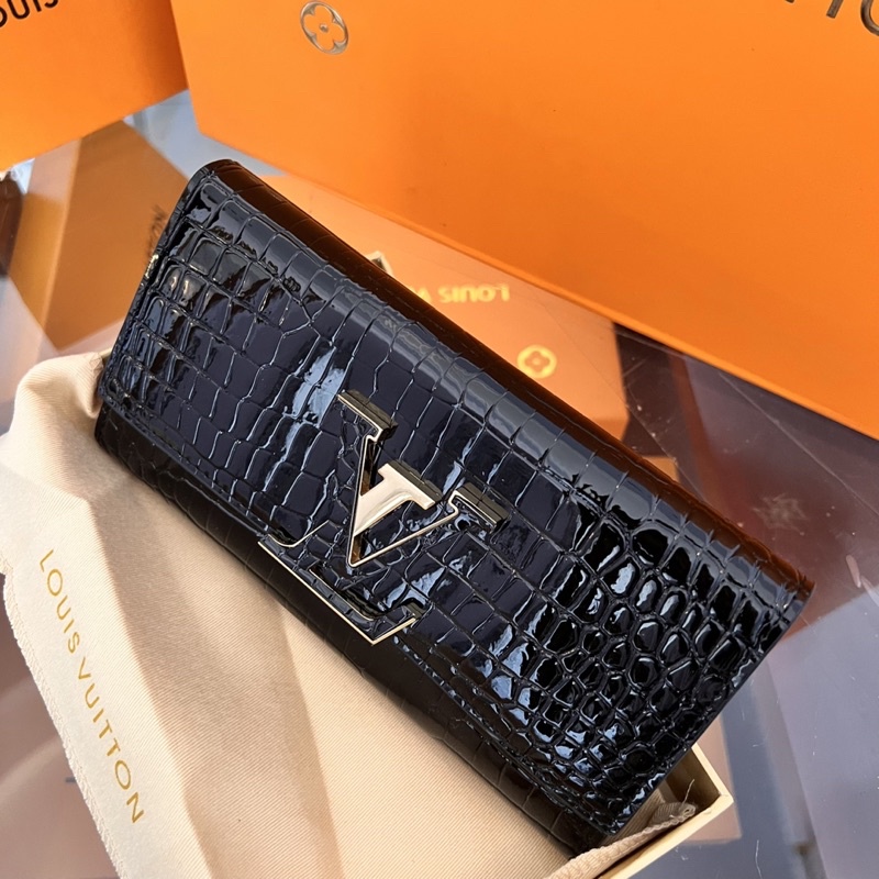Clutch lv capucines