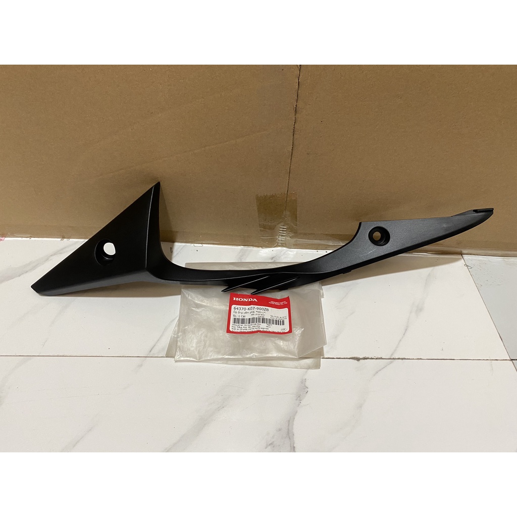 Ốp ống yếm bên phải phải HONDA WAVE RSX110 năm 2012.