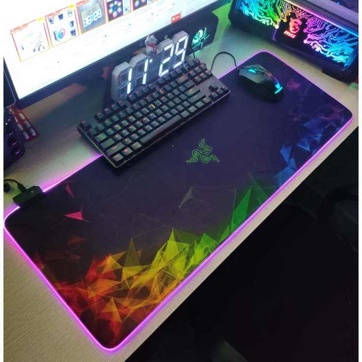 Mouse Pad, Bàn Di Chuột, Lót Đi Chuột Tích Hợp Led RGB Razer Sáng Viền