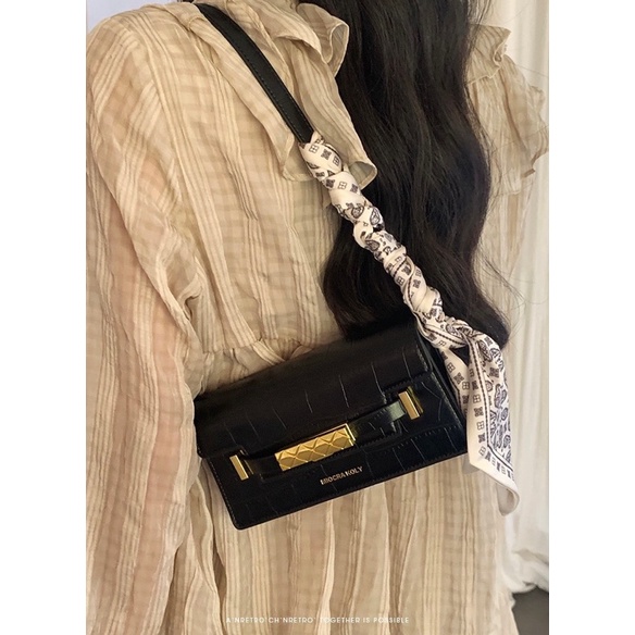 Túi 𝐌𝐢𝐨𝐜𝐫𝐚 𝐤𝐨𝐥𝐲 khoá vàng tặng kèm khăn