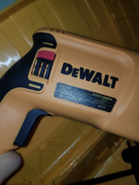 Máy khoan bê tông DEWALT 3 chức năng