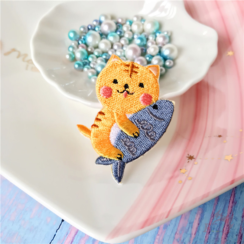 ☸ Sticker Ủi Thêu Hình Mèo Dễ Thương ☸ 1 Huy Hiệu Cài Áo Hình Lâu Đài Mặt Trời Thời Trang