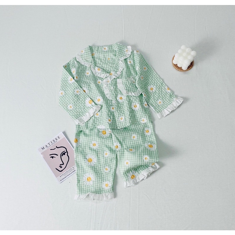 Bộ Pijama bé gái cổ bèo hoa cúc đáng yêu thu đông chất đũi xốp