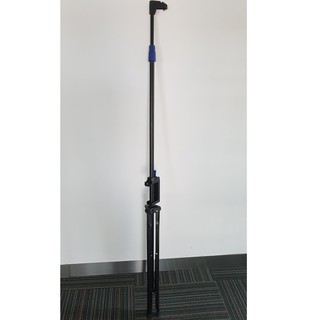 Tripod cho màn chiếu