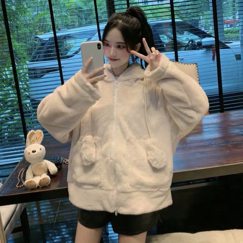 Áo khoác lông tai thỏ giật đáng iuuu ⛄️