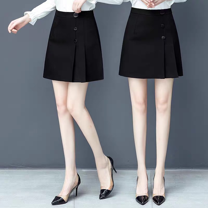 Chân váy chữ A xếp ly phối cúc