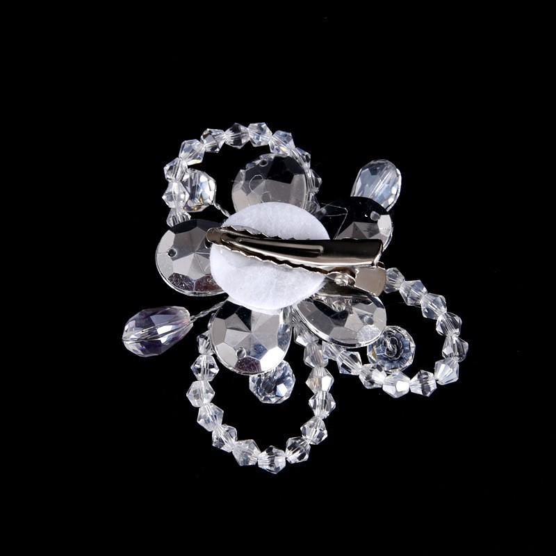 Kẹp tóc phối hoa từ các hạt cườm xinh xắn ấn tượng